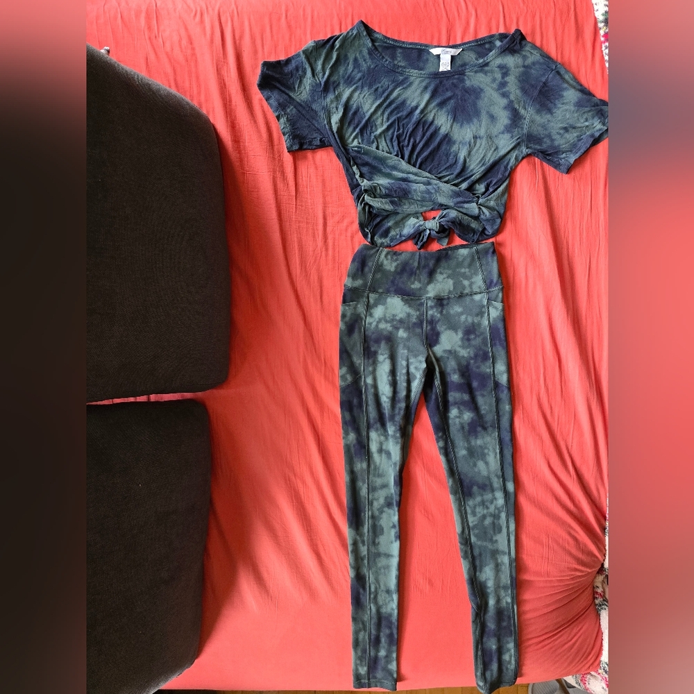 Victorias Secret Leggings And Crop Top Blue and Green - Picture 3 of 9